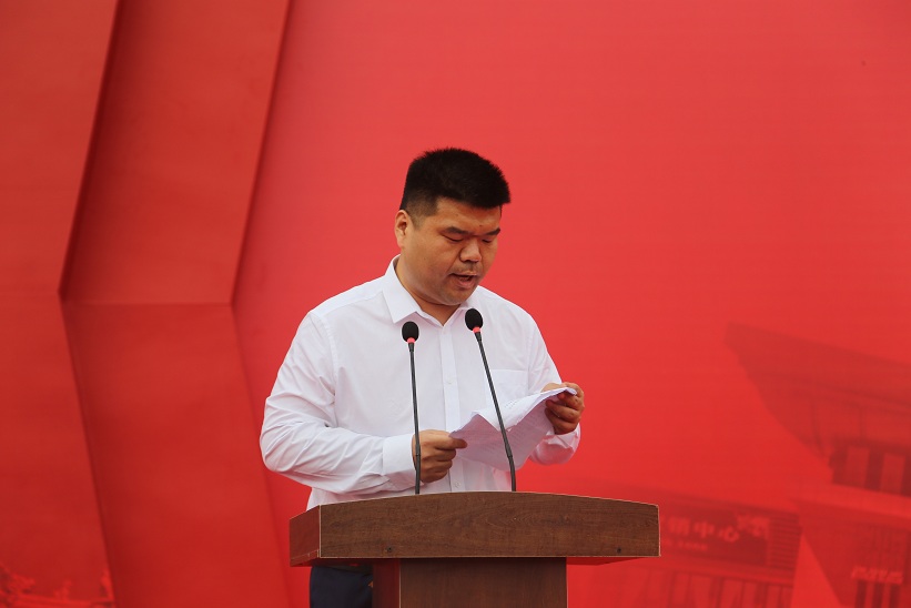 药都集团总经理、安国市中药协会会长李龙受邀出席安国市中药材批发交易市场开业庆典并作致辞